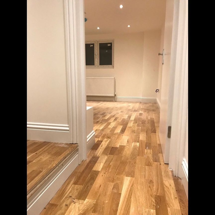 Room in a Shared House, Friern Road, SE22 - Photo 1