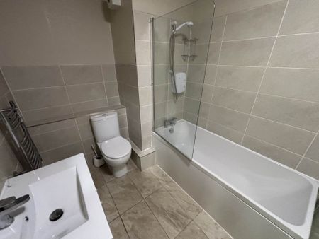 Hilltop Court, Manchester - Photo 5