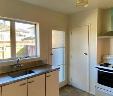 2 BRM, 1 Bathroom Home, In The Heart Of Old Papatoetoe - Photo 5