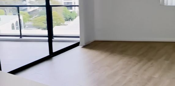 2 bed 2 bath - Photo 2