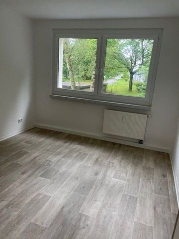 ***neu sanierte 4-Raumwohnung mit großen Balkon**** - Foto 2