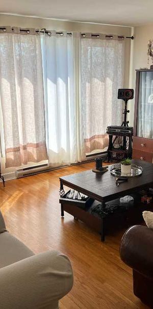 5 1/2 haut-duplex à louer - Photo 1