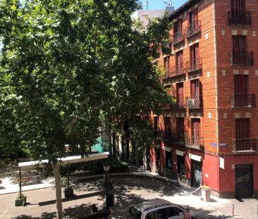 2-bedroom apartment for rent in Plaza de España - Photo 2