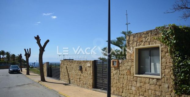 Apartment in Bahia Las Rocas - Photo 1