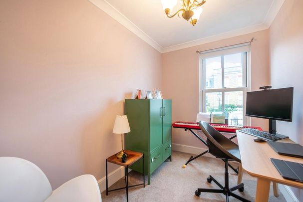 4 bedroom mews to rent - Photo 1