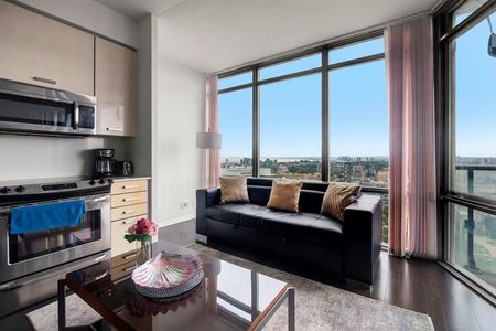 Bay Street - Photo 3