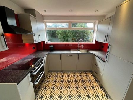 3 bedroom semi-detached house to rent - Photo 3