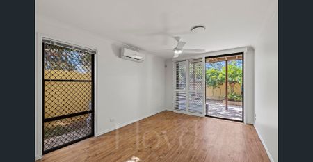 38 Tedder Avenue, Main Beach – Available from 8th December - Photo 3