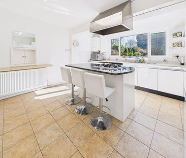 4 bedroom detached house to rent - Photo 3