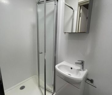 1 bedroom bedsit to rent - Photo 5