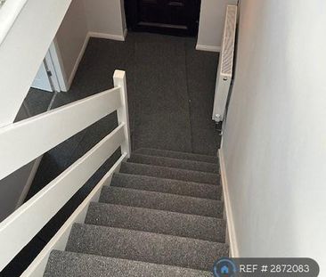 3 bedroom end of terrace house to rent - Photo 4