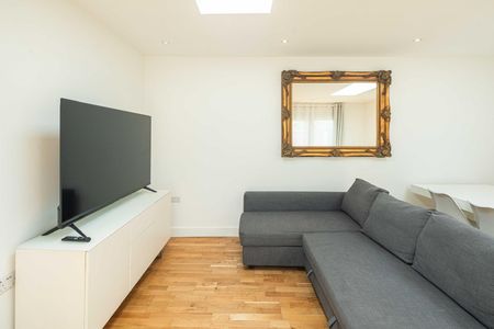 2 Bed Semi-Detached House, Heathstan Road, W12 - Photo 5