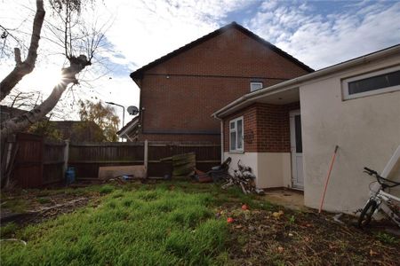 2 bedroom end of terrace house to rent - Photo 5