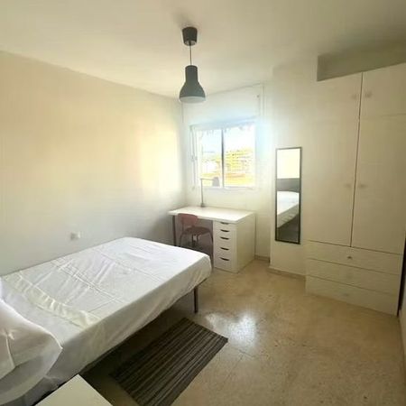 Calle Angosta del Carmen, Málaga, Andalusia 29002 - Photo 4