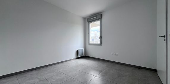 Appartement 3 pièces 64m2 MARSEILLE 9EME 979 euros - Photo 2