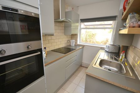 4 bed Mid Terraced House for Rent - Photo 4