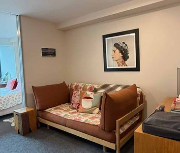 One Bedroom CBD Apartment with Carpark + Gym & Pool - Photo 2