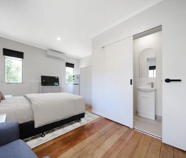 FULLY-FURNISHED RENOVATED ROOMS – BILLS INCLUDED! - Photo 3