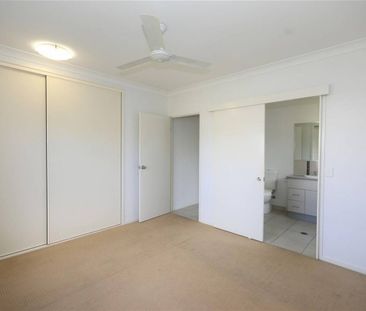 Beautiful Home for the Smaller Family - Large Patio - Side Access - Photo 6