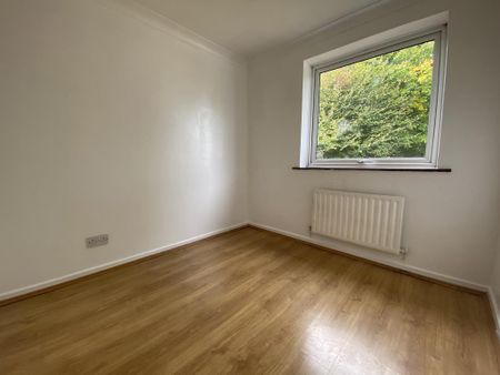4 bedroom detached house to rent - Photo 2