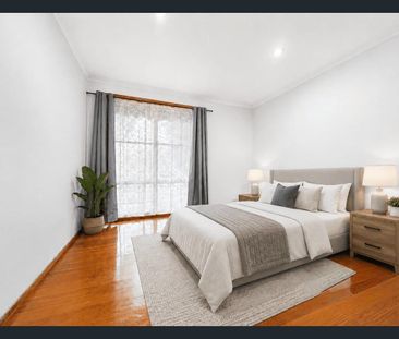 Spacious Family Home with Large Backyard - Photo 5