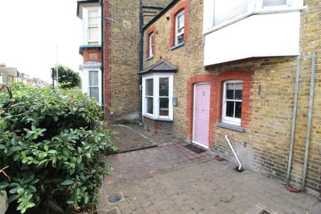 2 bedroom apartment to rent - Photo 2