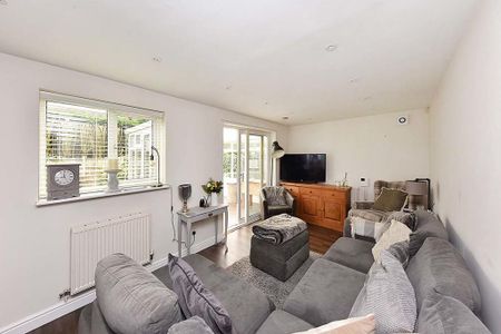 4 bedroom detached house to rent - Photo 5