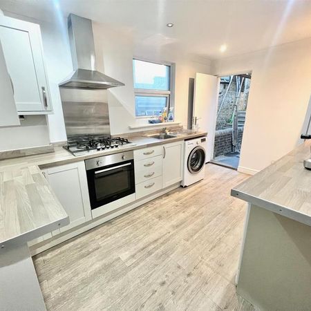 4 bedroom house share to rent - Photo 3