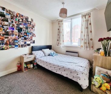 1 Bedroom Flat to Rent in Denbeigh House, Rectory Road, Rushden, NN10 - Photo 2