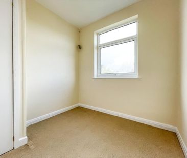 3 bedroom end of terrace house to rent - Photo 3