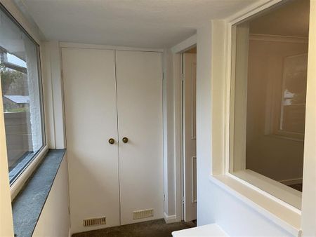 4 bedroom semi-detached house to rent - Photo 5