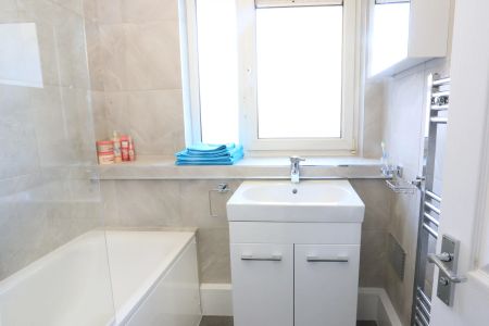 Langdon House – Room 1 - Photo 3
