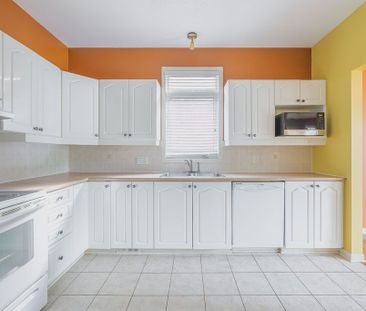 For Lease - 104 Bartlett Private, Hunt Club - Windsor Park Village ... - Photo 3