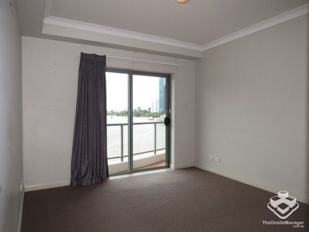 ADMIRALTY TOWERS 1 - STUNNING RIVER VIEWS - Photo 4