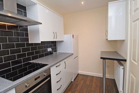 2 bedroom semi-detached house to rent - Photo 3