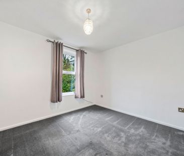 Heather Close, Warrington - Photo 5