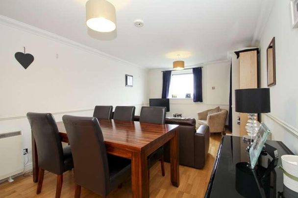 Greenfell Mansions, Glaisher Street, London, SE8 - Photo 1