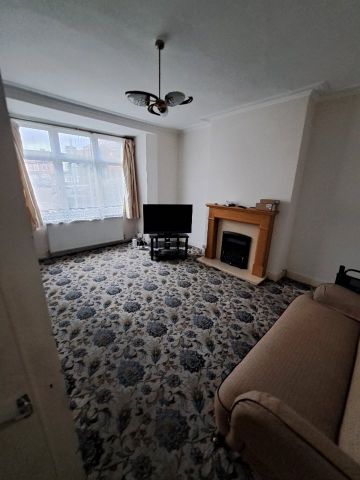 5 Bed Terraced House, Whitburn Road, SE13 - Photo 2