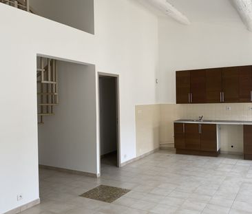 Location Appartement 3 pièces 63m² NIMES 30900 - Photo 1