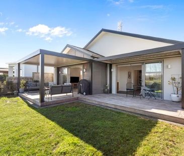 Beautiful Two Bedroom Home - On the Reserve Edge - Brookfield - Photo 4