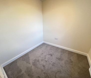 4 bedroom detached house to rent - Photo 3