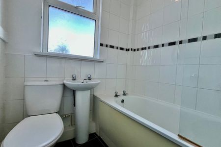 Bentley Lane, LEEDS - Photo 3