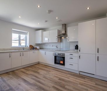 3 bedroom semi-detached house to rent - Photo 5