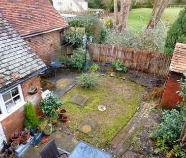 2 bedroom character property to rent - Photo 3