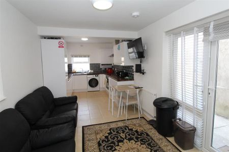 5 bedroom house to rent - Photo 2