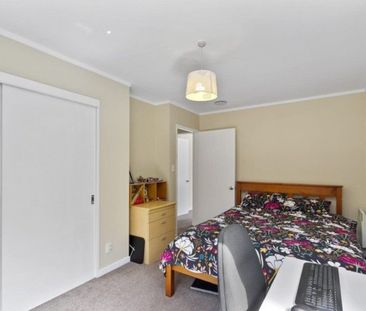 Modern, Sunny 2-Bedroom Townhouse - Photo 6