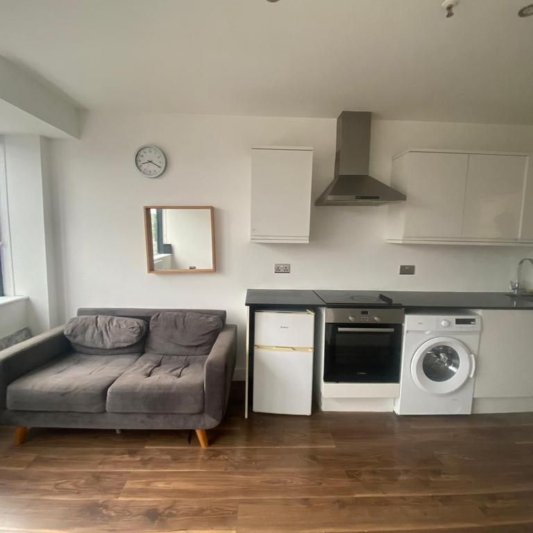 Studio to rent - Photo 1