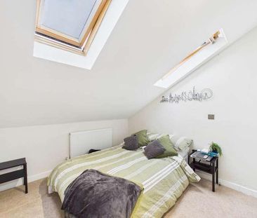 Horsham Gates Two, Horsham, RH13 - Photo 2