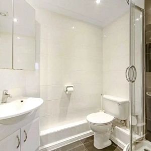 2 bedroom flat in Isle Of Dogs - Photo 3