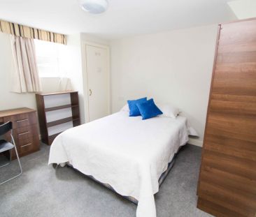 Flat 1, 32 BRUDENELL AVENUE Leeds - LS6 1HD - Photo 4